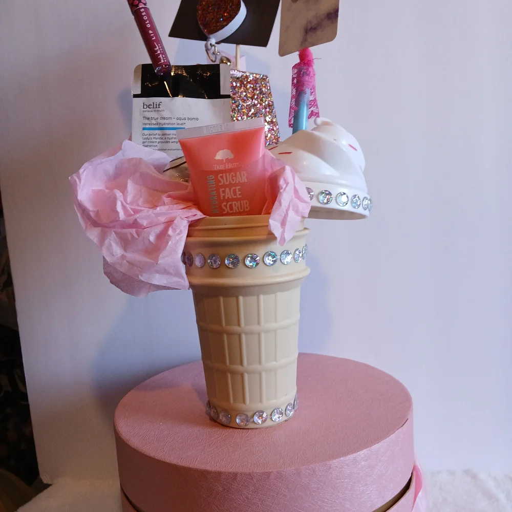 Ice Cream Cone Nicole Miller, Betse Celebration Concept/Gift Set